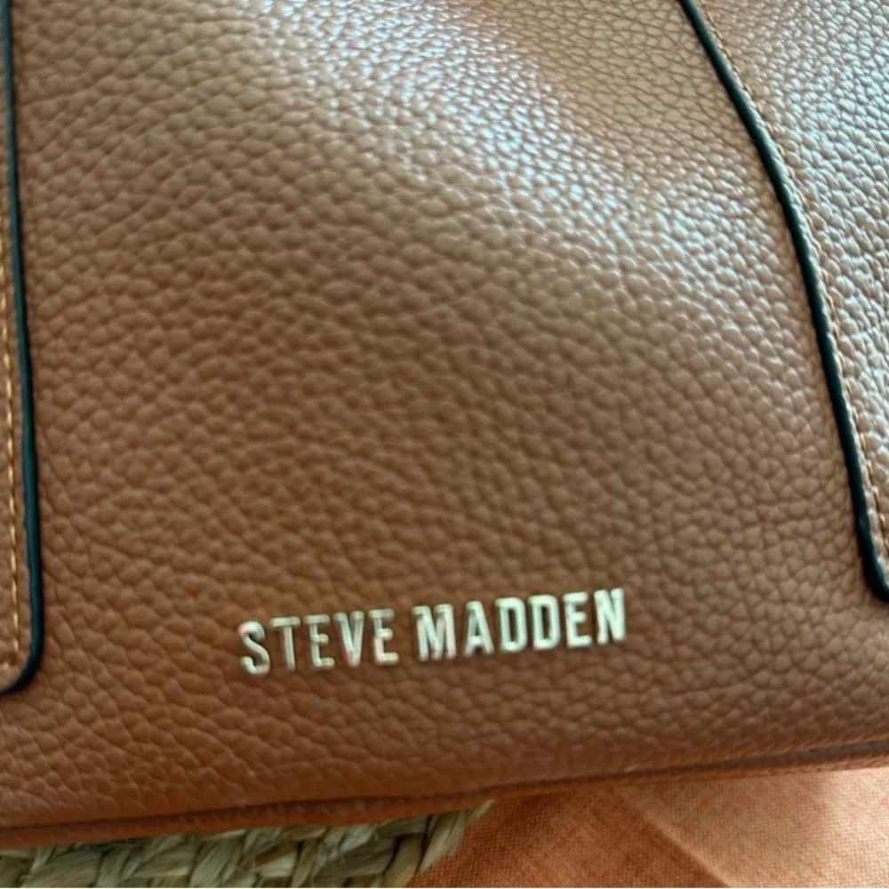 STEVE MADDEN BUCKET BAG NWOT, Chestnut Brown, Gold Bead Accents on Handles